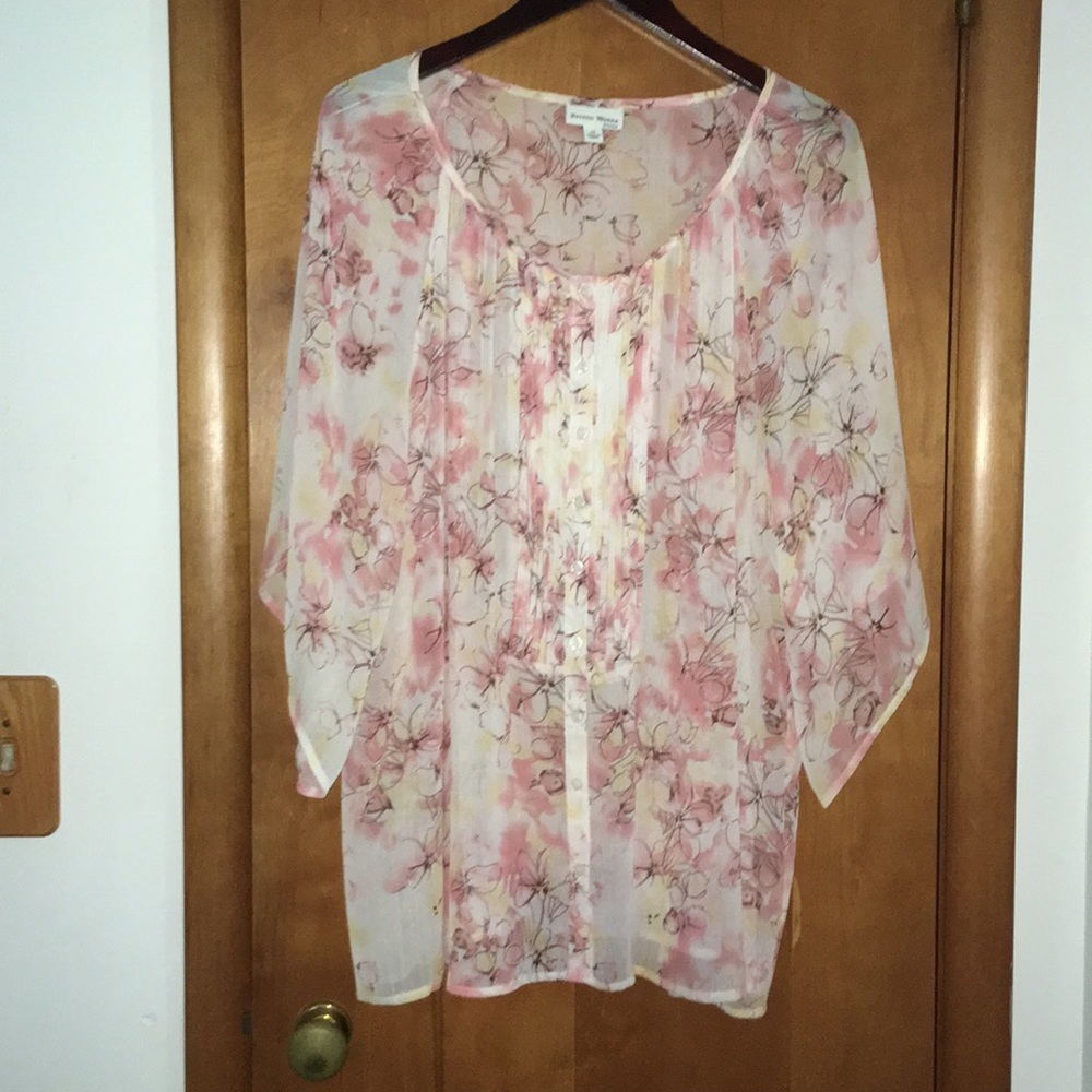 Sheer floral shirt 🌷